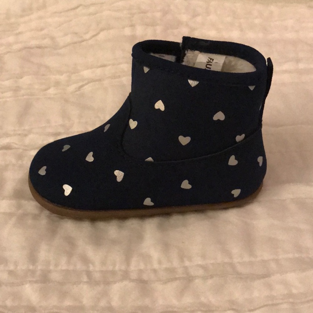 Carter's Every Step size 4 navy boots